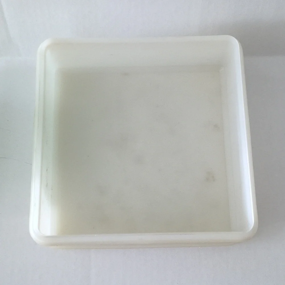 That's a Bowl Tupperware and square Tupperware storage container.